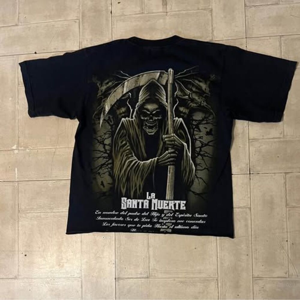La santa Muerte graphic tshirt size small/medium